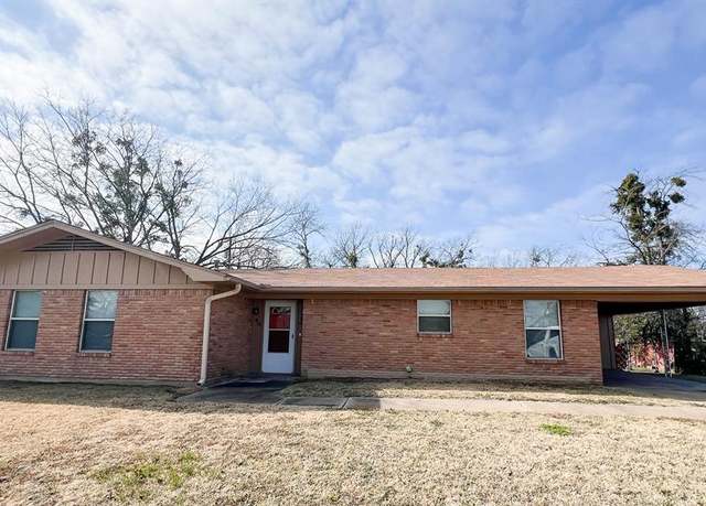 Property at 2501 Park St, Commerce, TX 75428, 3 beds, 2 baths