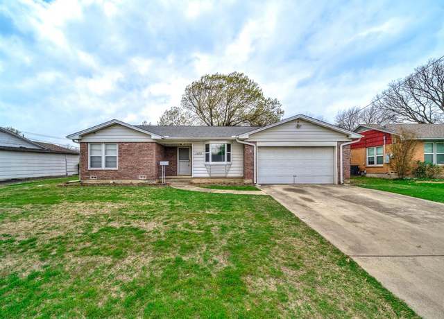 Property at 1103 Magnolia St, Gainesville, TX 76240, 3 beds, 2 baths