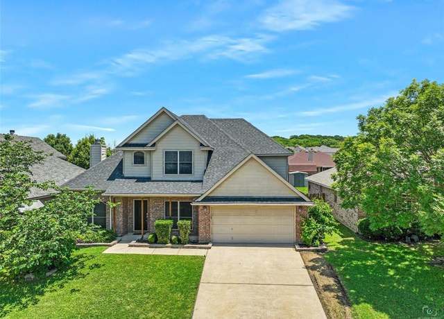 Property at 832 Adams Dr, Burleson, TX 76028, 4 beds, 2.5 baths