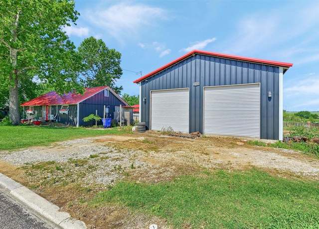 Property at 629 Broadway St, Whitesboro, TX 76273, 3 beds, 2 baths