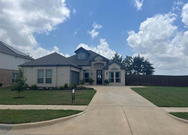 Property at 1626 Midlake Dr, Cedar Hill, TX 75104, 4 beds, 2 baths