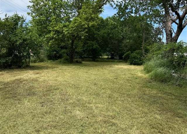 Property at 1733 S Lindsay St, Gainesville, TX 76240