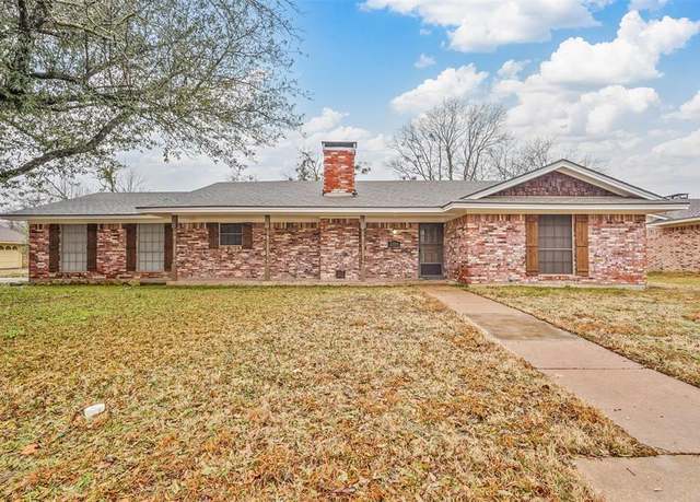 Property at 2711 Marshall St, Commerce, TX 75428, 3 beds, 2 baths