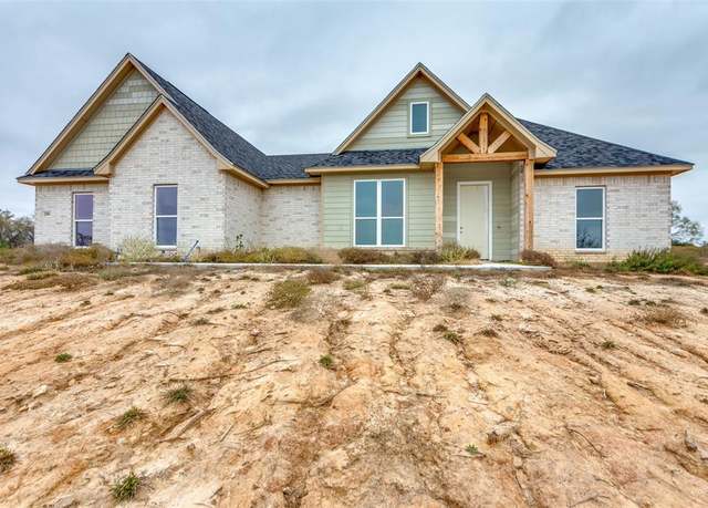 Property at 209 Jefferson Way, Weatherford, TX 76088, 4 beds, 2 baths