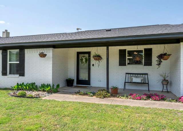 Property at 211 Cayuga Trl, Gainesville, TX 76240, 3 beds, 2 baths