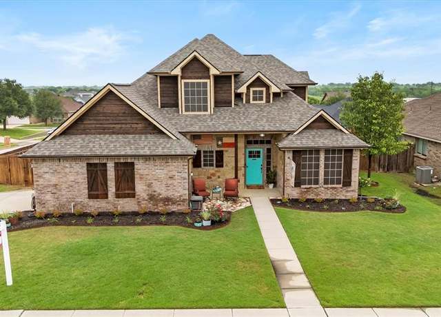 Property at 4023 Wagon Wheel Dr, Sanger, TX 76266, 3 beds, 2.5 baths
