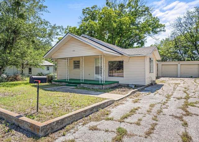 Property at 720 N Seaman St, Eastland, TX 76448, 2 beds, 2 baths
