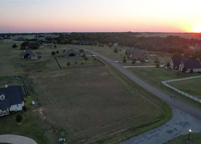 Property at 18 Mirror Lakes Ct, Gunter, TX 75058
