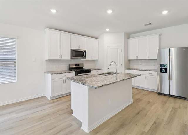 Property at 4208 Joe Pool Dr, Farmersville, TX 75442, 3 beds, 2 baths