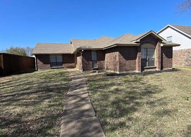 Property at 1109 Greenbriar Ln, Lancaster, TX 75146, 3 beds, 2 baths