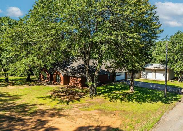 Property at 250 29th St SW, Paris, TX 75460, 4 beds, 3 baths