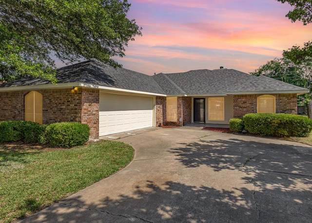 Property at 110 Mesa Moor Dr, Glenn Heights, TX 75154, 3 beds, 2 baths