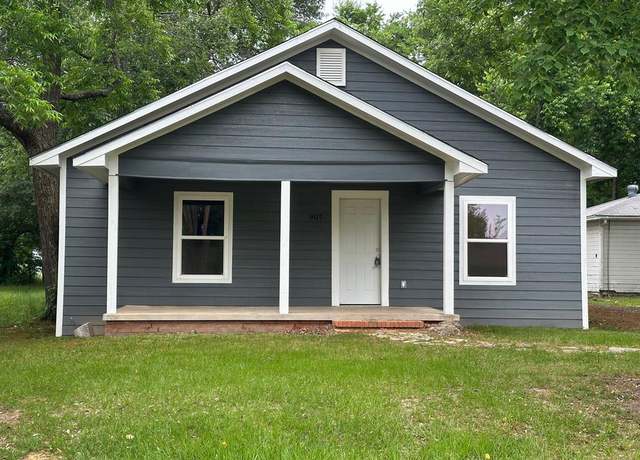 Property at 907 Davis St S, Sulphur Springs, TX 75482, 2 beds, 2.5 baths