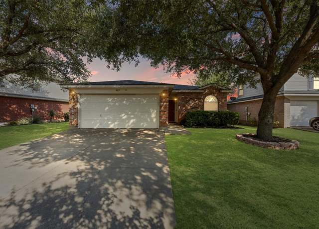 Property at 617 Bluejay Dr, Saginaw, TX 76131, 3 beds, 2 baths