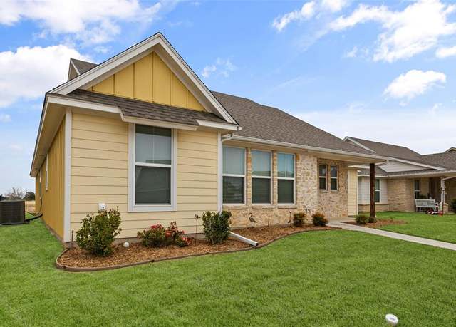 Property at 113 King Arthur Ct, Glen Rose, TX 76043, 4 beds, 2 baths