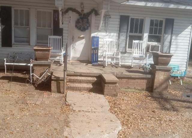 Property at 321 E Arkansas Ave, Vivian, LA 71082, 3 beds, 1.5 baths