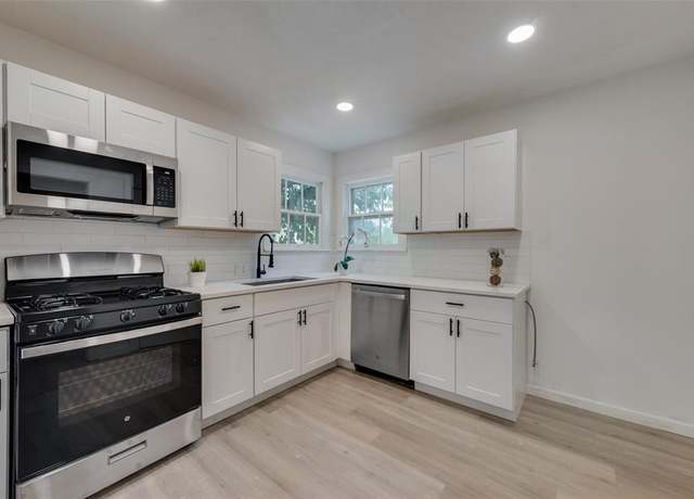 Property at 5909 Locke Ave, Fort Worth, TX 76107, 3 beds, 1 bath