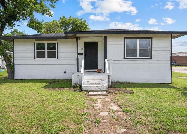 Property at 202 N Commerce St, Mart, TX 76664, 2 beds, 1 bath