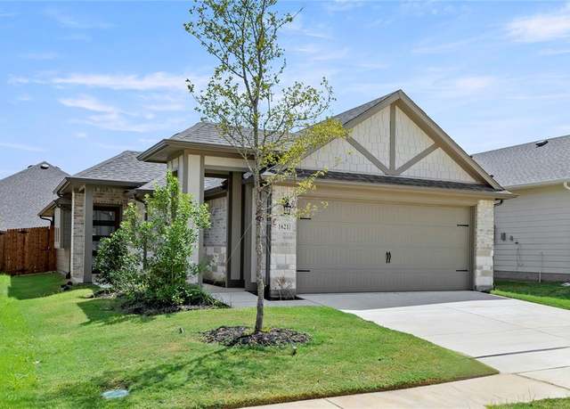 Property at 1621 Meadow Crest Dr, Aubrey, TX 76227, 3 beds, 2 baths