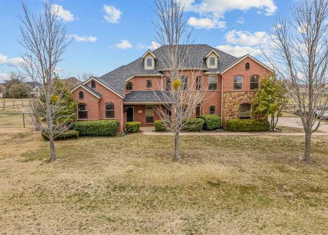 Property at 3054 Oakwood Dr, Celina, TX 75009, 4 beds, 3.5 baths