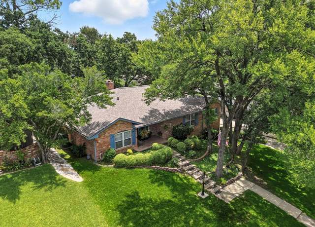 Property at 1204 Edgecliff Dr, Bedford, TX 76022, 3 beds, 3.5 baths