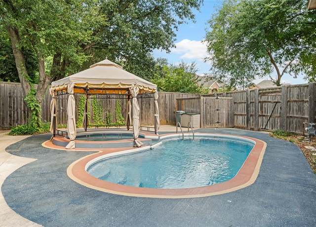 Property at 5704 Champion Ct, Arlington, TX 76017, 5 beds, 3.5 baths