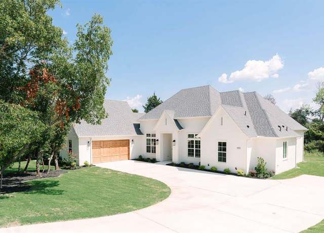 Property at 1024 Twin Creeks Dr, Weatherford, TX 76088, 3 beds, 2.5 baths