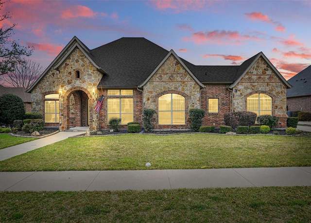 Property at 104 Short Putt Dr, Waxahachie, TX 75165, 4 beds, 3 baths