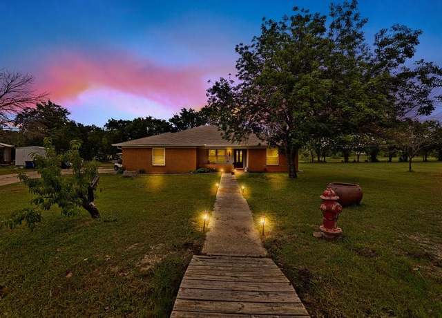 Property at 914 Glengarden St, Krum, TX 76249, 4 beds, 2 baths
