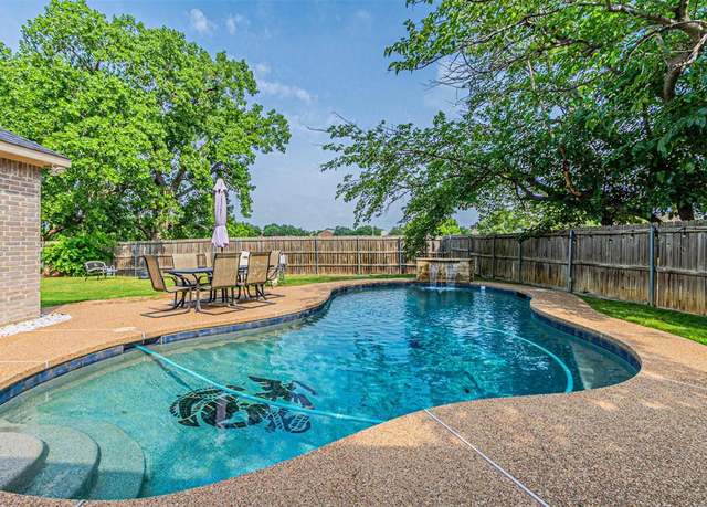 Property at 738 Laramie Dr, Lewisville, TX 75077, 3 beds, 3 baths