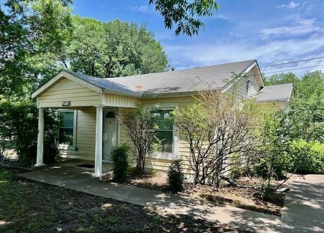 Property at 218 Wight St, Roxton, TX 75477, 2 beds, 1.5 baths