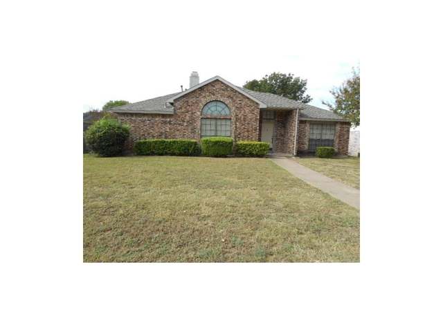 Property at 134 Wildwood Dr, Desoto, TX 75115, 3 beds, 2 baths
