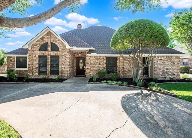 Property at 3221 Oak Tree Ln, Grapevine, TX 76051, 4 beds, 2.5 baths