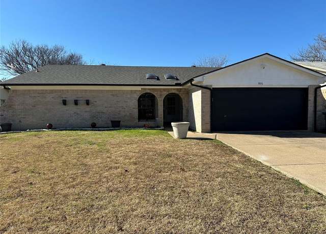Property at 1806 Briar Meadow Dr, Arlington, TX 76014, 3 beds, 2 baths