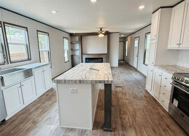Property at 3001 Elmwood Dr, Granbury, TX 76048, 3 beds, 2 baths
