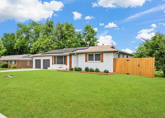 Property at 7017 Robinhood Ln, Fort Worth, TX 76112, 3 beds, 2 baths