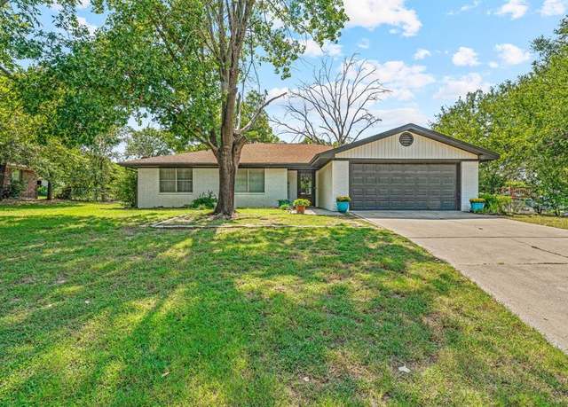 Property at 1360 N Lydia St, Stephenville, TX 76401, 3 beds, 2 baths