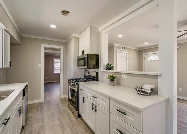 Property at 906 Ellis St, Waxahachie, TX 75165, 3 beds, 1 bath