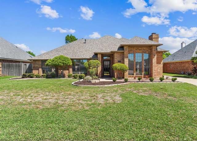Property at 8825 Marti Ln, North Richland Hills, TX 76182, 3 beds, 2 baths