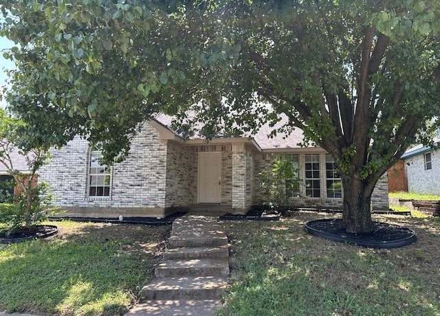 Property at 1042 Kim Ln, Mesquite, TX 75149, 3 beds, 2 baths