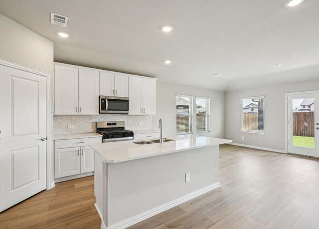Property at 9633 Rattlesnake Trl, Fort Worth, TX 76036, 4 beds, 3 baths