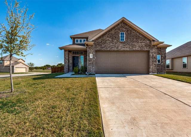 Property at 400 Livingston Dr, Desoto, TX 75115, 5 beds, 3.5 baths