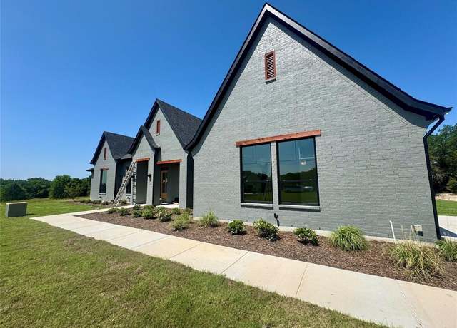 Property at 1037 Woodland Rd, Weatherford, TX 76088, 3 beds, 2.5 baths