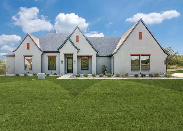 Property at 1037 Woodland Rd, Weatherford, TX 76088, 3 beds, 2.5 baths