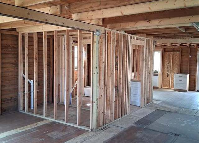 Property at 208 E 4th St, Coleman, TX 76834, 2 beds, 2 baths