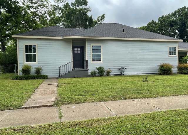 Property at 1001 W Lampasas St, Ennis, TX 75119, 3 beds, 2 baths