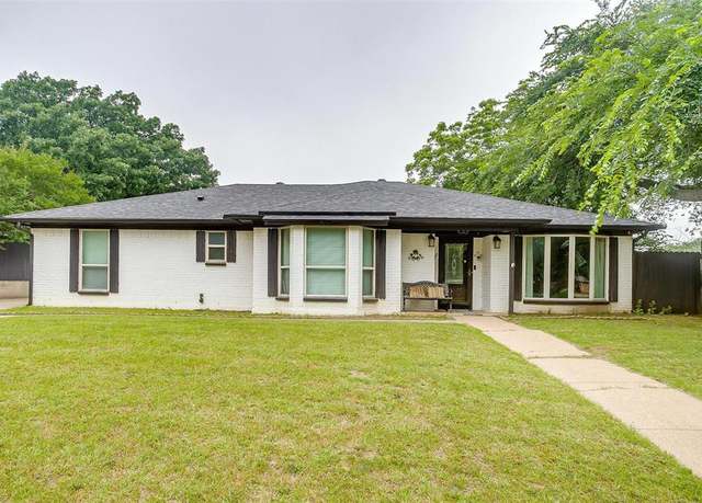Property at 217 NE Rosamond St, Burleson, TX 76028, 3 beds, 2 baths
