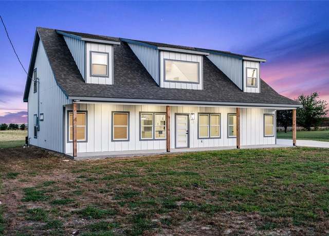 Property at 601 E 7th St, Mcgregor, TX 76657, 5 beds, 3 baths