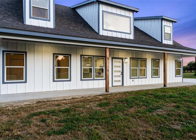 Property at 601 E 7th St, Mcgregor, TX 76657, 5 beds, 3 baths