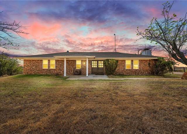 Property at 465 Heritage Pkwy, Axtell, TX 76624, 4 beds, 2 baths
